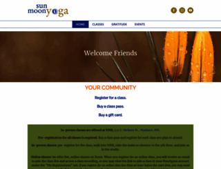 sunmoonyogastudios.com screenshot